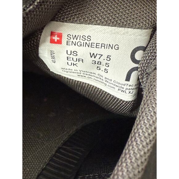 ON Running Cloud Women’s Shoes – Size W7.5 – Black – Pre-Owned - Picture 11 of 11